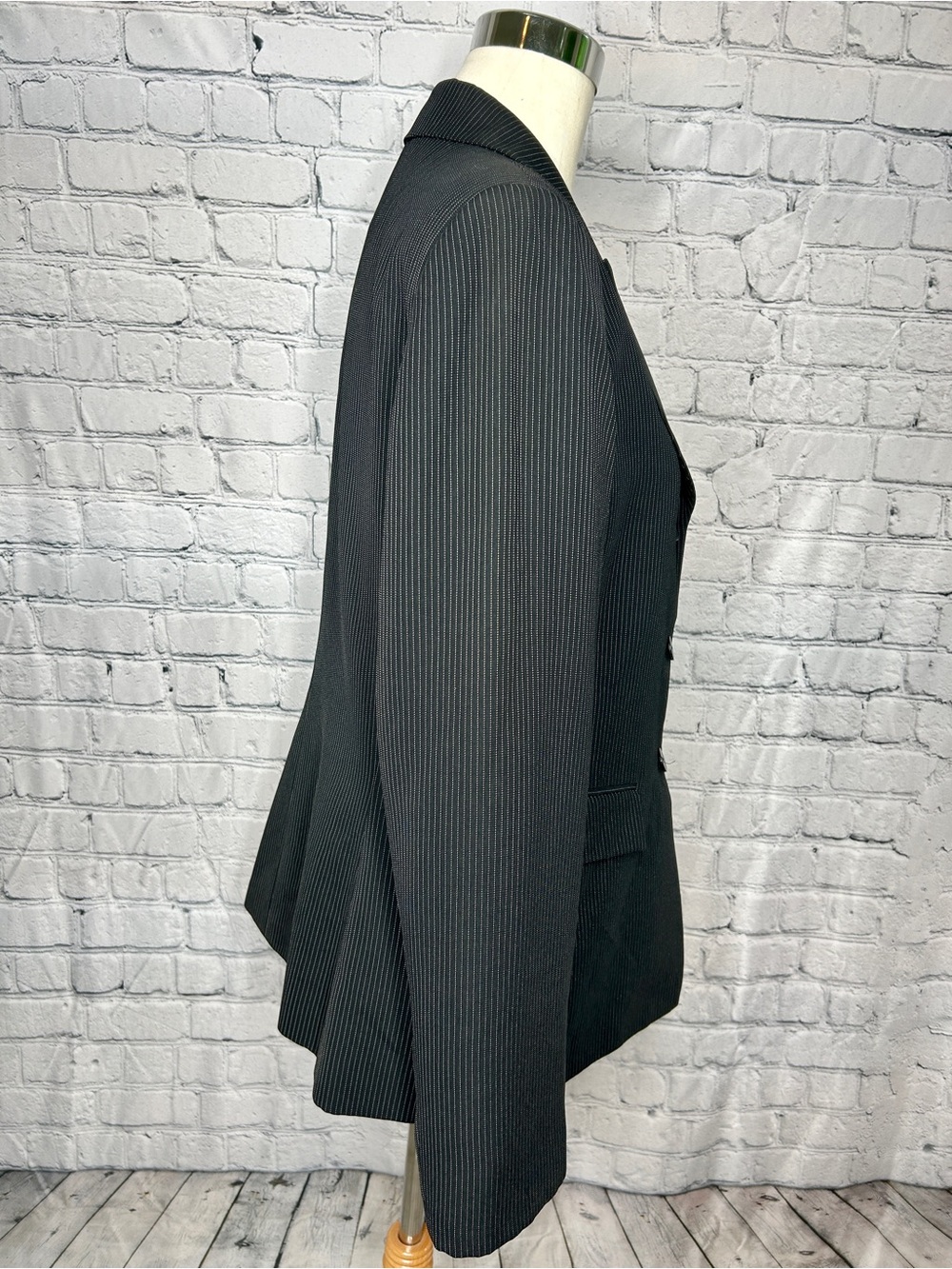 Tahari Women's Dark Gray Pinstripe Blazer - Picture 4 of 8